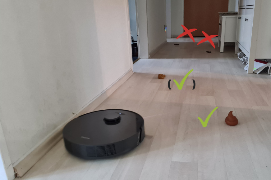 Dreame L10s Pro объезжает собачьи экскременты во время теста на обнаружение препятствий.